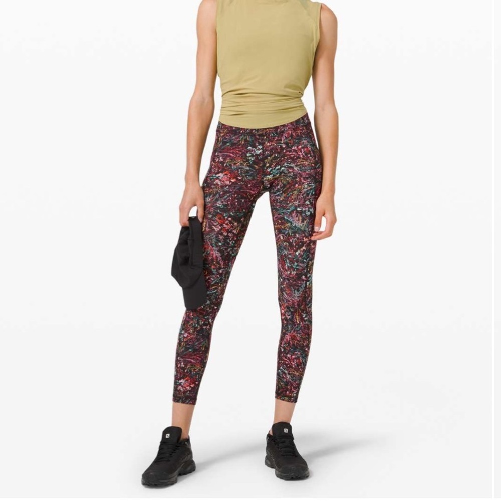 โข Lululemon โข Invigorate High-Rise Tight 25"
Foliage Overlay Black / Multi